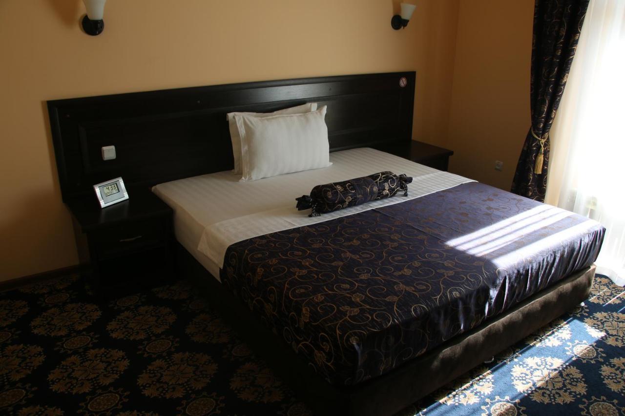 בוקורו Minorai Kalon Boutique Hotel מראה חיצוני תמונה