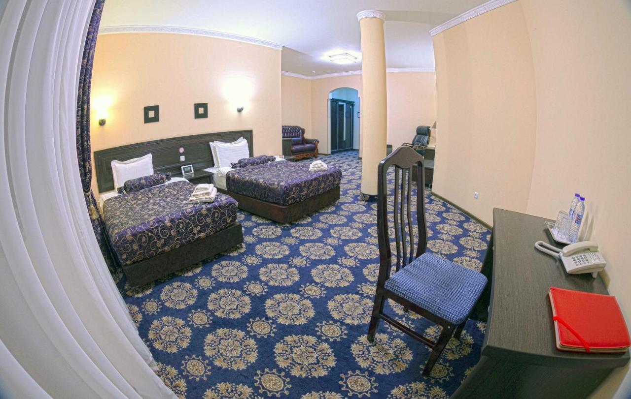 בוקורו Minorai Kalon Boutique Hotel מראה חיצוני תמונה