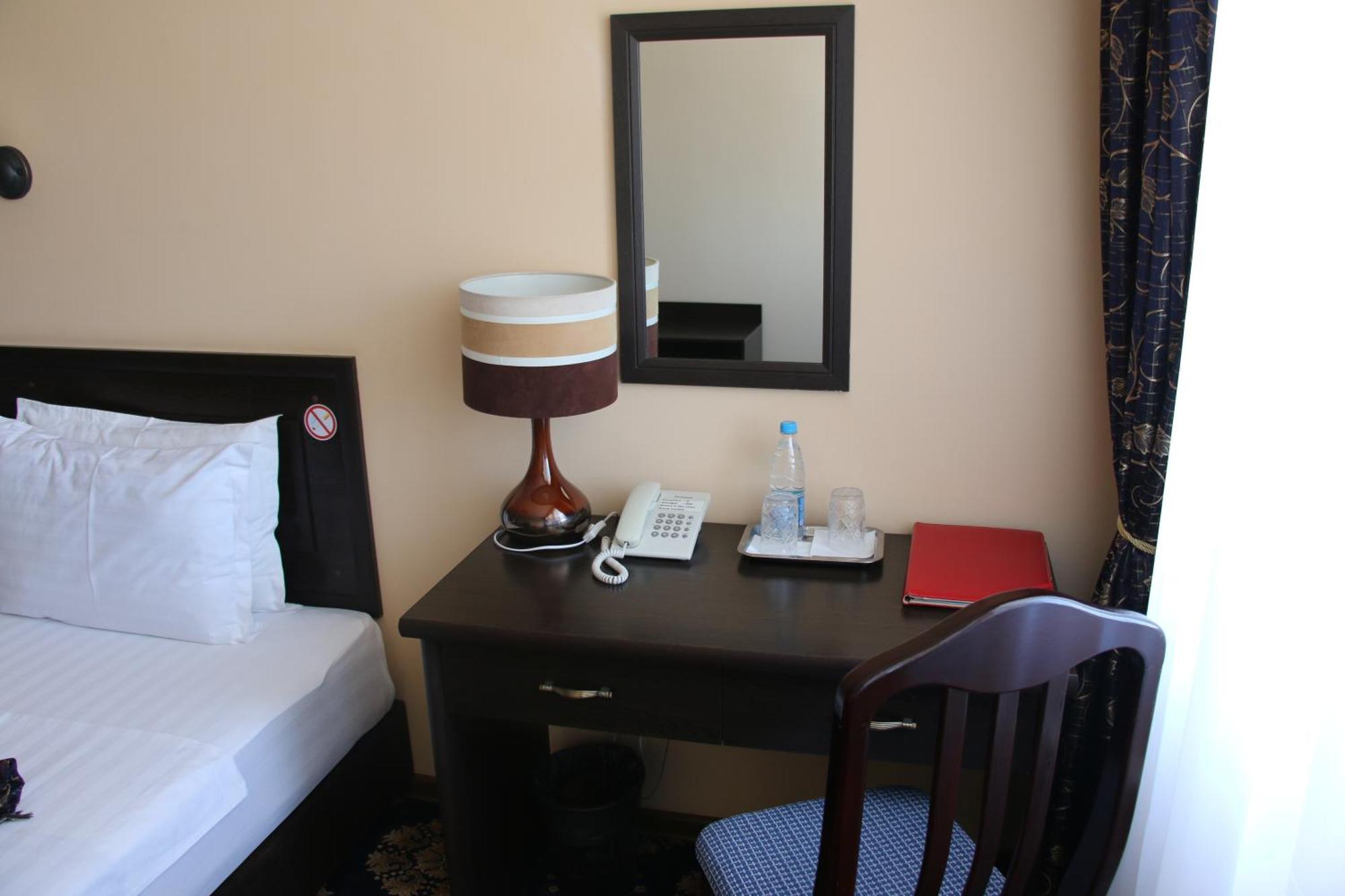 בוקורו Minorai Kalon Boutique Hotel מראה חיצוני תמונה